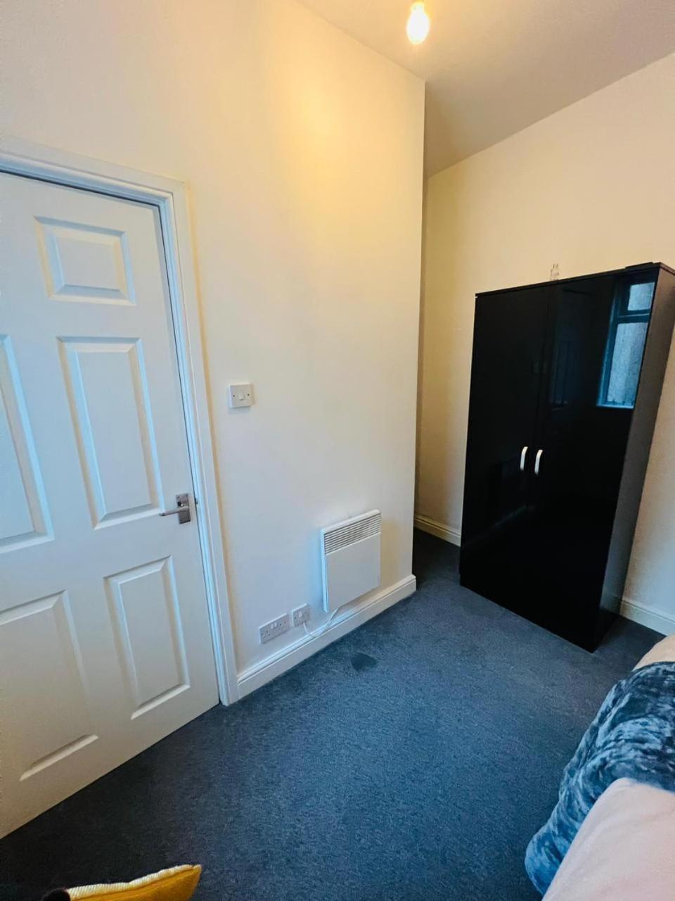 Luxury Double & Single Rooms With En-Suite Private Bathroom In City Centre Stoke On Trent Экстерьер фото